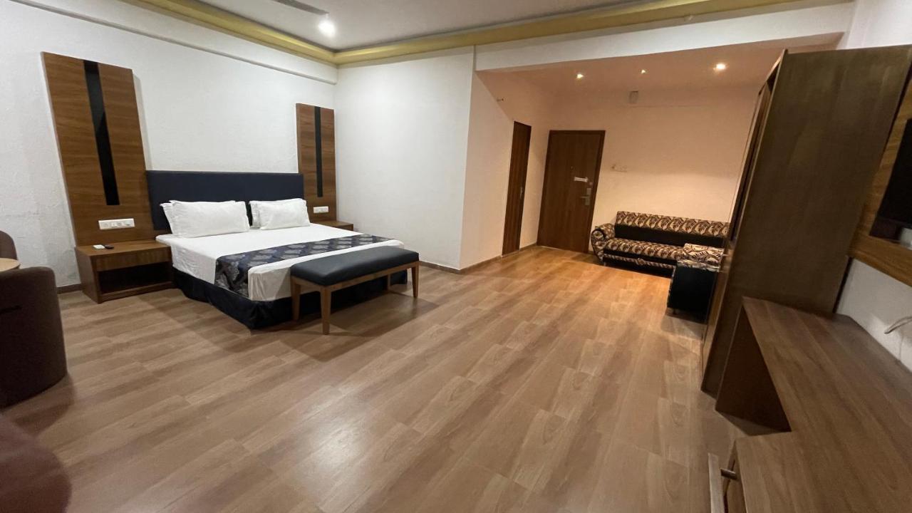 Heaven 7 Hotel & Resort Himatnagar エクステリア 写真