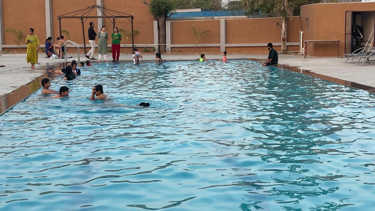 Heaven 7 Hotel & Resort Himatnagar エクステリア 写真