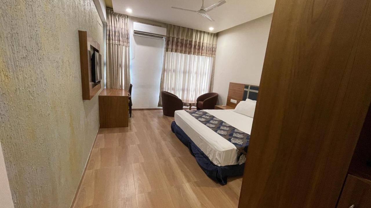 Heaven 7 Hotel & Resort Himatnagar エクステリア 写真