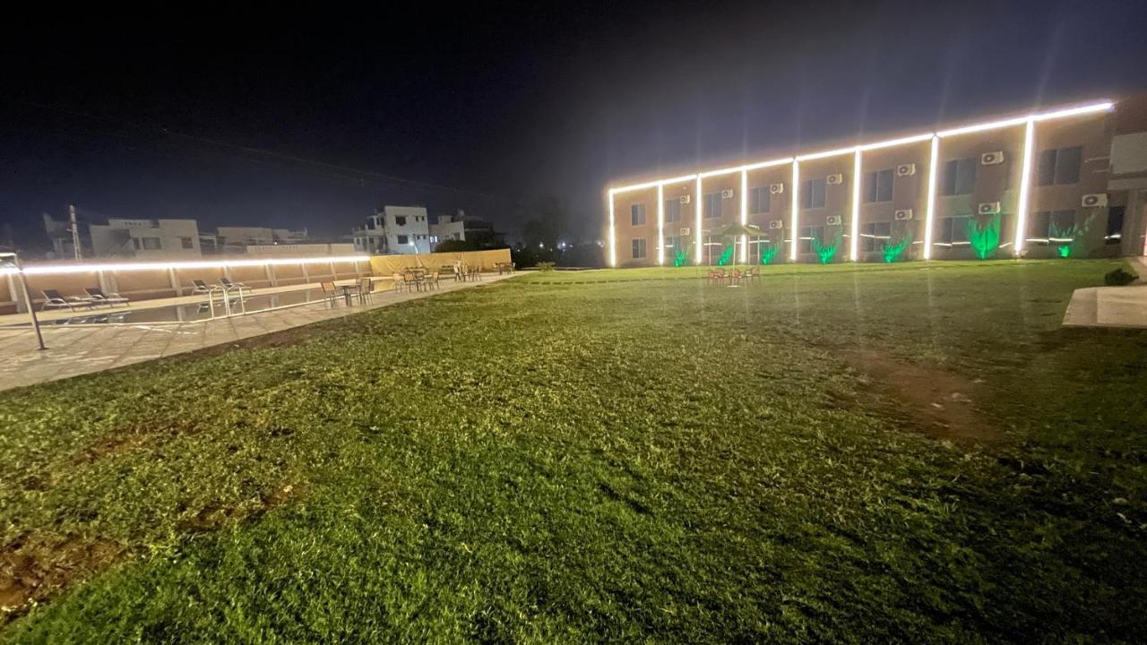 Heaven 7 Hotel & Resort Himatnagar エクステリア 写真