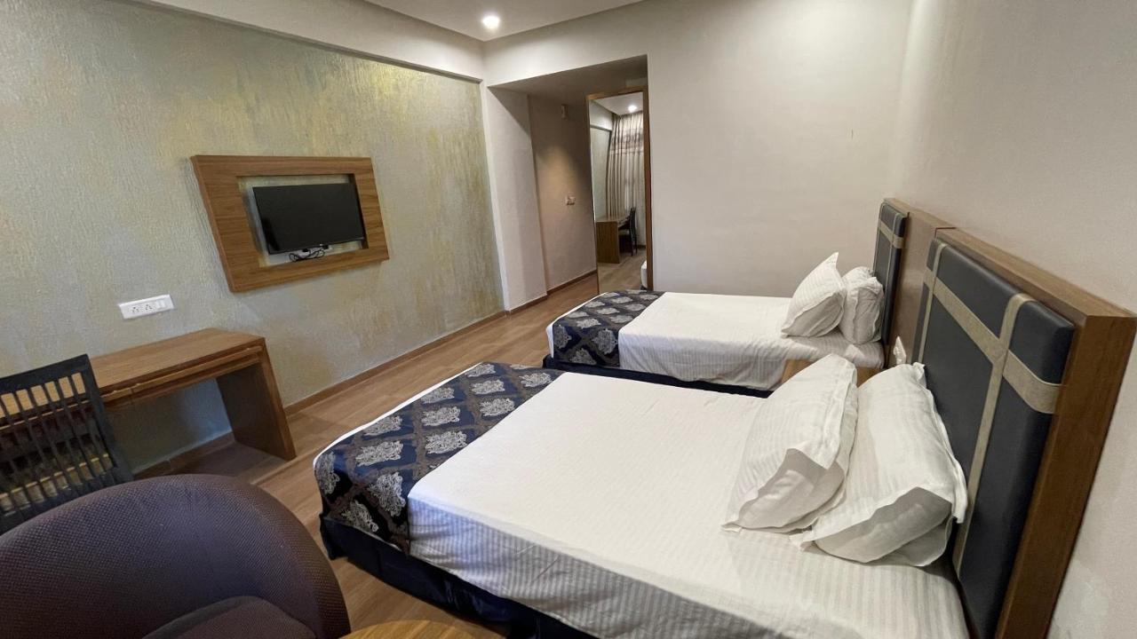 Heaven 7 Hotel & Resort Himatnagar エクステリア 写真
