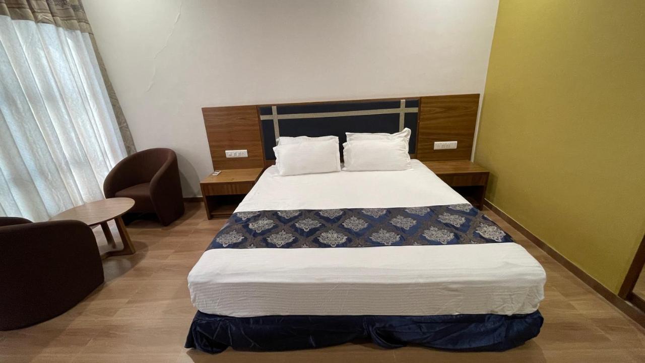 Heaven 7 Hotel & Resort Himatnagar エクステリア 写真