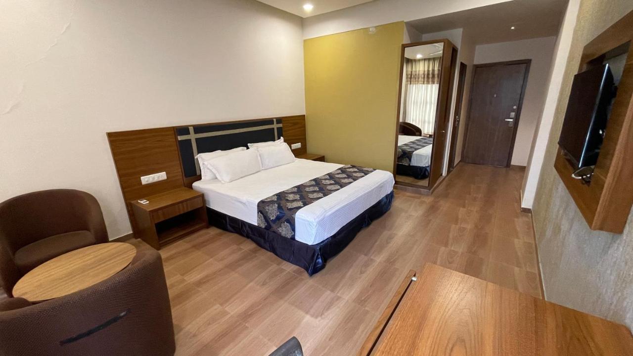 Heaven 7 Hotel & Resort Himatnagar エクステリア 写真