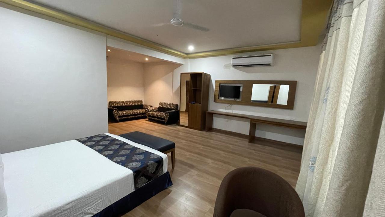 Heaven 7 Hotel & Resort Himatnagar エクステリア 写真