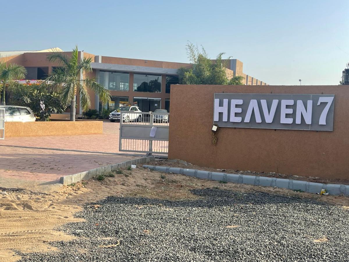 Heaven 7 Hotel & Resort Himatnagar エクステリア 写真