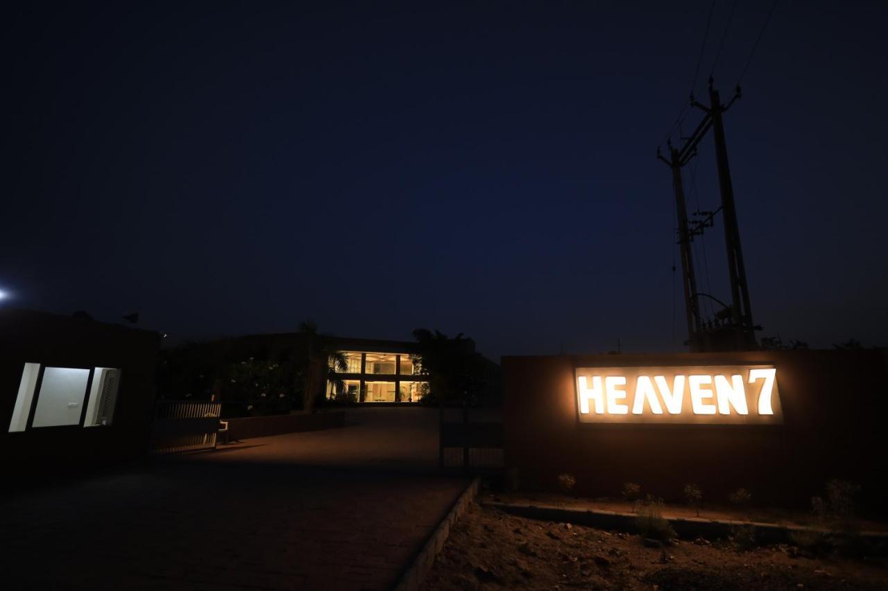Heaven 7 Hotel & Resort Himatnagar エクステリア 写真