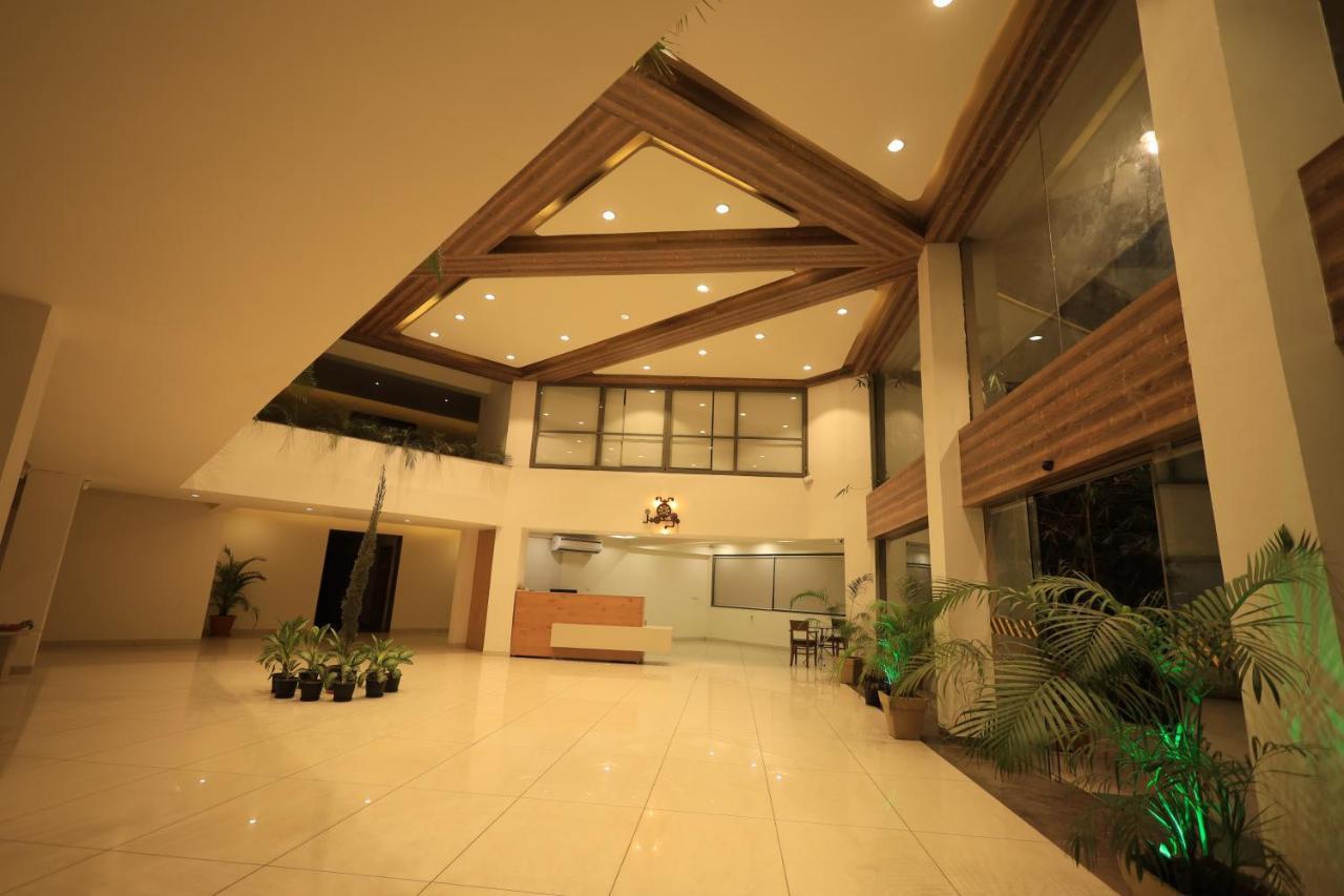 Heaven 7 Hotel & Resort Himatnagar エクステリア 写真
