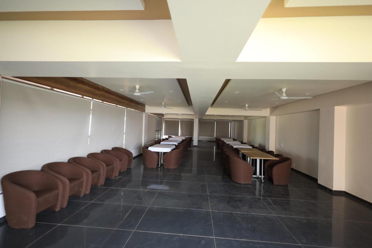 Heaven 7 Hotel & Resort Himatnagar エクステリア 写真