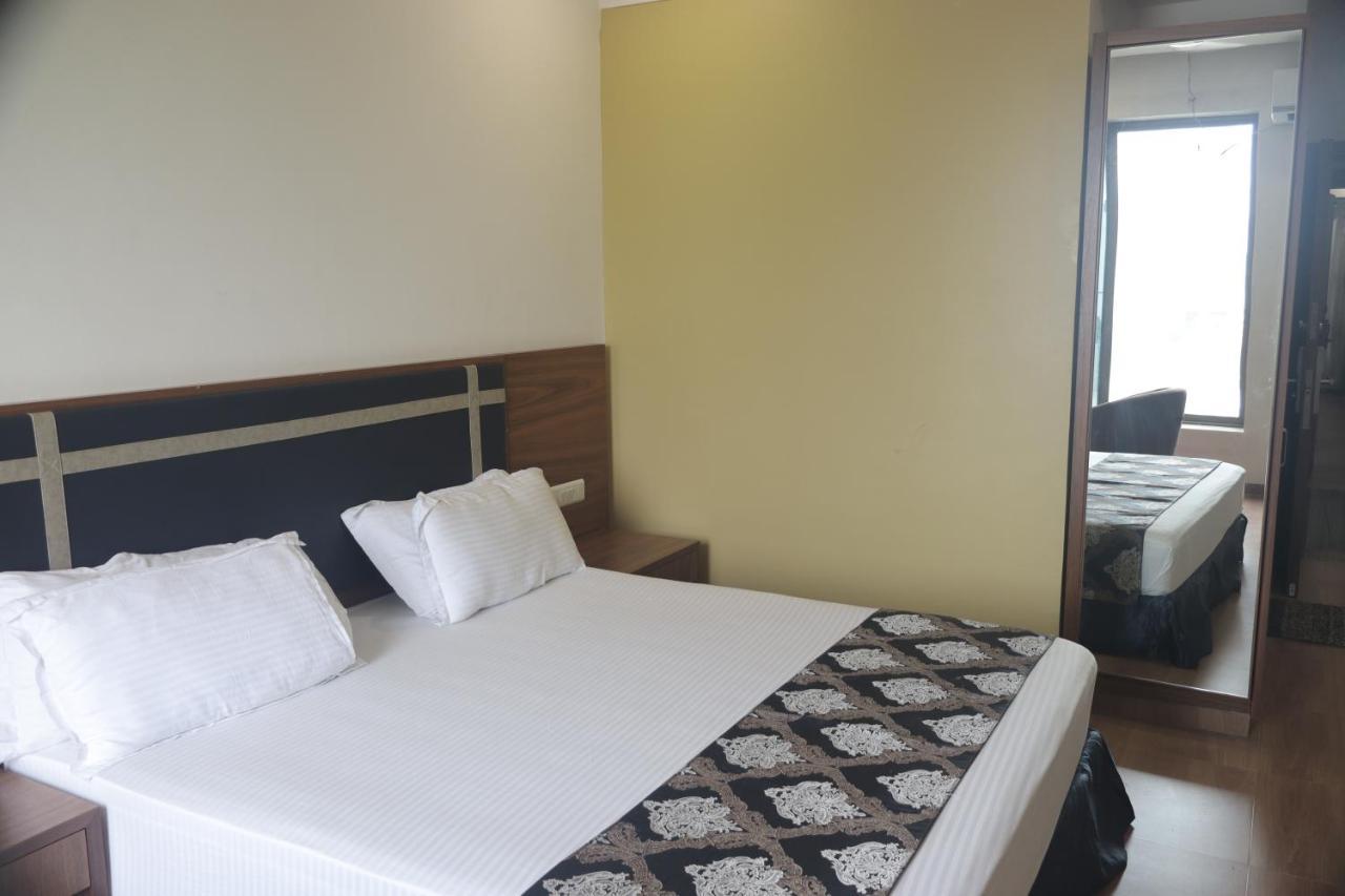 Heaven 7 Hotel & Resort Himatnagar エクステリア 写真