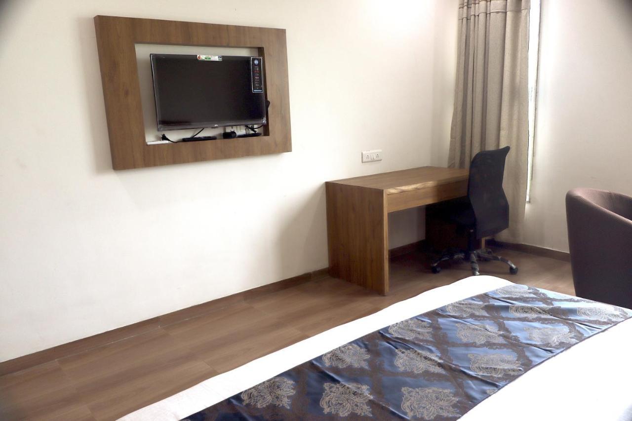 Heaven 7 Hotel & Resort Himatnagar エクステリア 写真