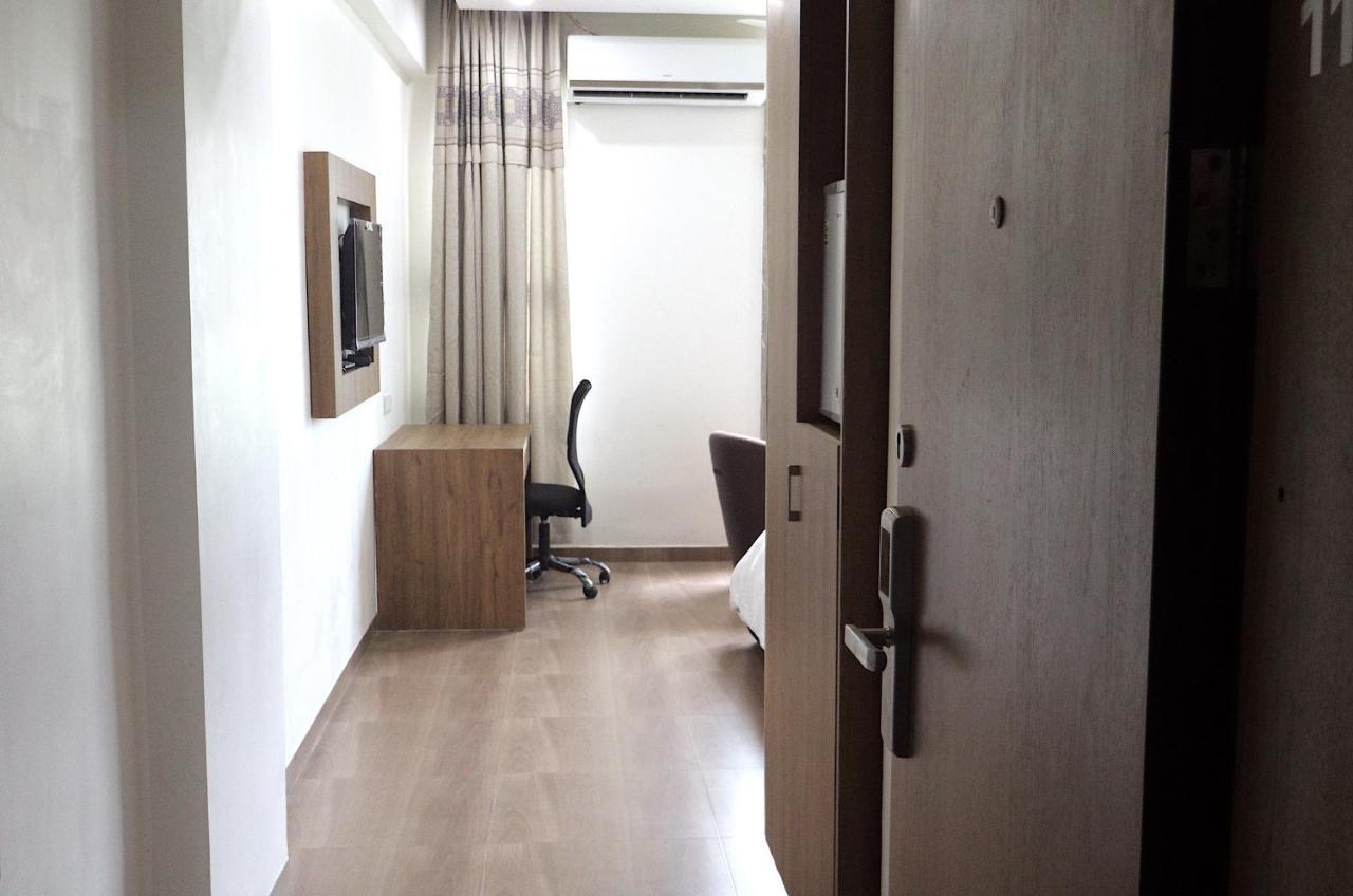 Heaven 7 Hotel & Resort Himatnagar エクステリア 写真